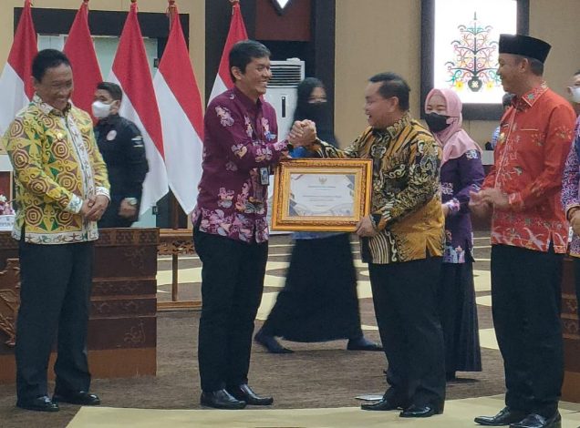 Pemkab Kotim Terima Piagam WTP