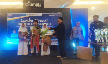 Juara Favorit Lomba Kreasi Daur Ulang Sampah dengan Karya Baju Adat Dayak dari SMPN 1 Kota Besi Minggu 23 Oktober 2022.