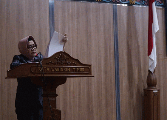 Juru bicara Fraksi Golkar DPRD Kotim Mariani