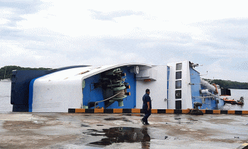 KM Satya Kencana III karam di Pelabuhan Panglima Utar Kumai Rabu 19 Oktober 2022.