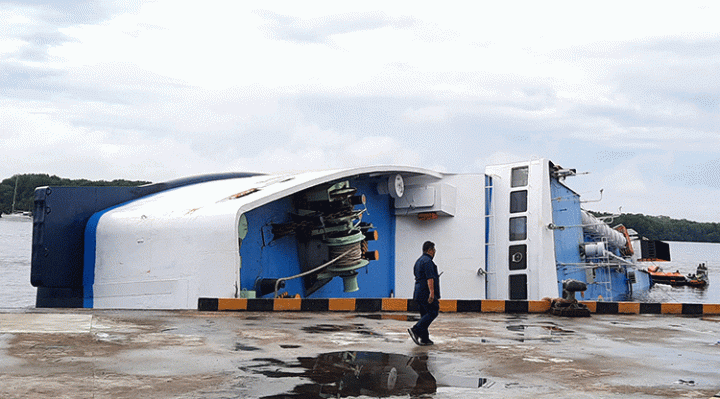 KM Satya Kencana III karam di Pelabuhan Panglima Utar Kumai Rabu 19 Oktober 2022.