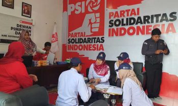 KPU Kotim saat melakukan kegiatan verifikasi faktual di Kantor DPD PSI Kotim Senin 17 Oktober 2022.
