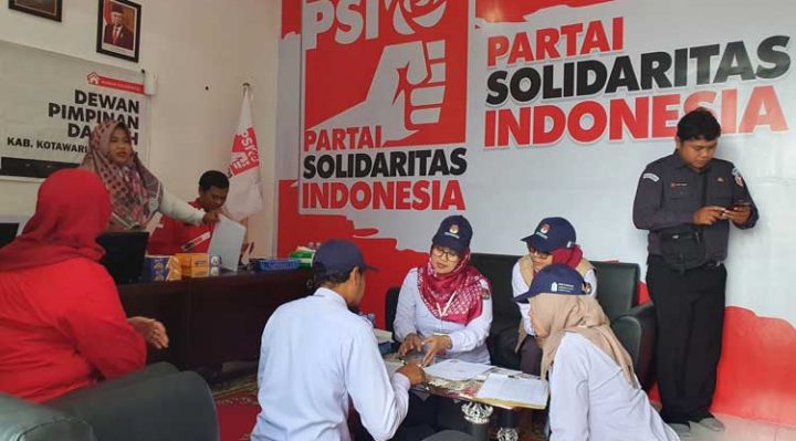 KPU Kotim saat melakukan kegiatan verifikasi faktual di Kantor DPD PSI Kotim Senin 17 Oktober 2022.