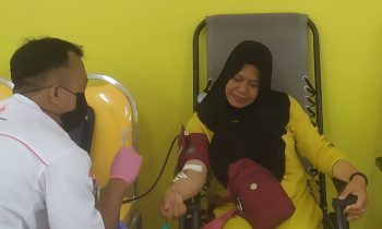 Kegiatan donor darah massal yang diselenggarakan DPD Partai Golkar Rabu 19 Oktober 2022