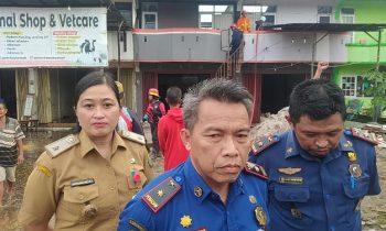 Kepala Disdamkarmat Kotim Hawianan tengah saat dimintai keterangan usai pemadaman api