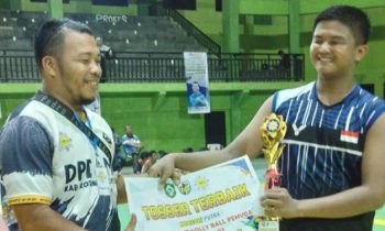 Keterangan GambarM Faik Haikal kanan dinobatkan sebagai tosser terbaik turnamen AMPI Cup Minggu lalu 23 Oktober 2022