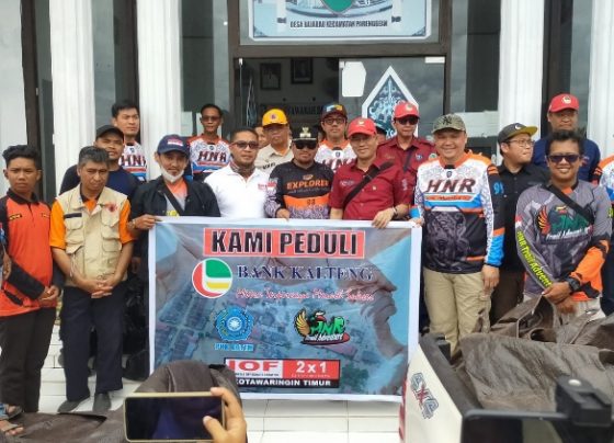 Pelepasan HNR Trail Adventure Kotim untuk menyalurkan bantuan bagi korban banjir di Desa Bajarau