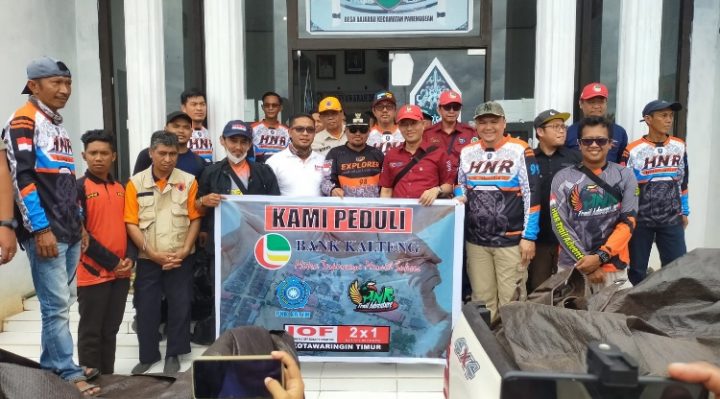 Pelepasan HNR Trail Adventure Kotim untuk menyalurkan bantuan bagi korban banjir di Desa Bajarau