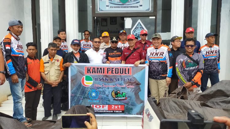 Ketua TP-PKK Kotim Berangkatkan HNR Adventure Trail Salurkan Bantuan Korban Banjir ke Desa Bejarau