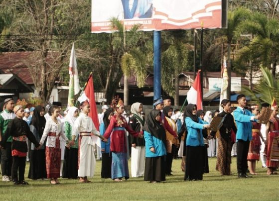 Pemuda dan pemudi di Kotim saat mengikuti Upacara Hari Sumpah Pemuda