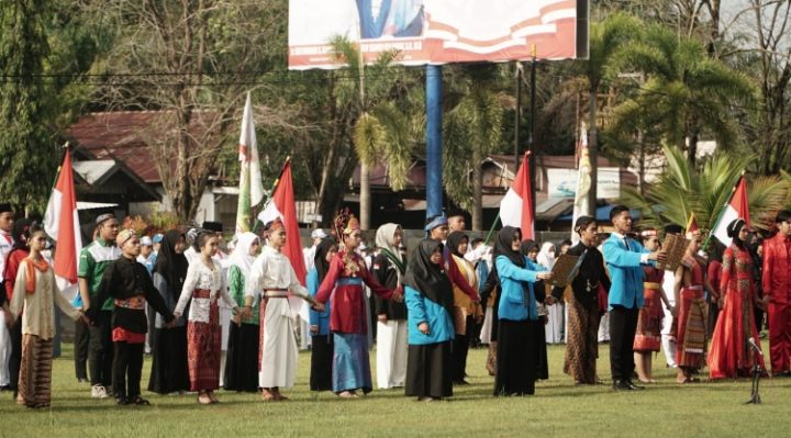 Pemuda dan pemudi di Kotim saat mengikuti Upacara Hari Sumpah Pemuda