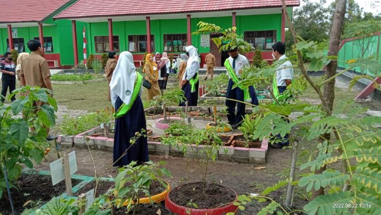 SMPN 11 Sampit Menuju Sekolah Adiwiyata
