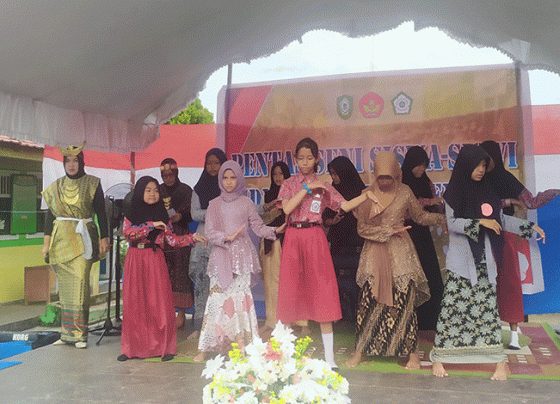 Pertunjukan pentas seni SDN 1 Baamang Tengah Kamis 27 Oktober 2022.