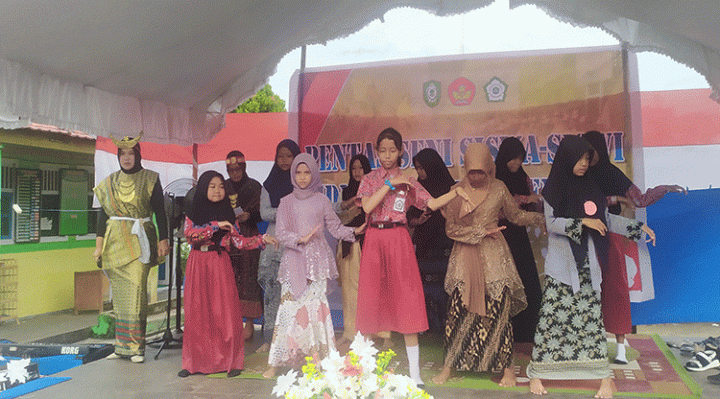 Pertunjukan pentas seni SDN 1 Baamang Tengah Kamis 27 Oktober 2022.