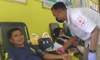 Riskon Fabiansyah memberikan sumbangsih kepada masyarakat Kotim lewat donor darah 19 Oktober 2022 lalu