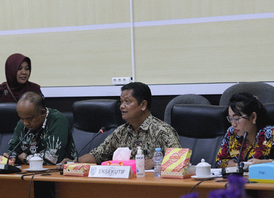 Sekretaris Daerah Kabupaten Seruyan Djainuddin Noor hadir dalam rapat bersama DPRD membahas hasil evaluasi Raperda APBD Perubahan 2022 Kamis 20 Oktober 2022.