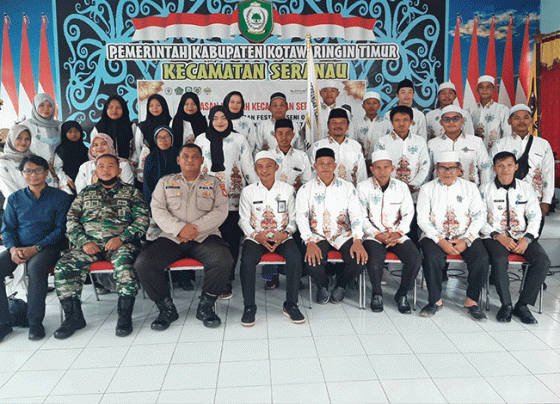 Sesi foto bersama 52 kafilah Kecamatan Seranau yang dilepas untuk mengikuti ajang MTQ Kotim Jumat 28 Oktober 2022.