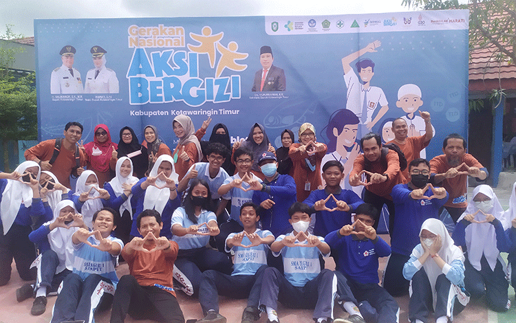 Siswi SMAN 1 Sampit Dapat Tablet Penambah Darah Gratis dari Dinkes Kotim