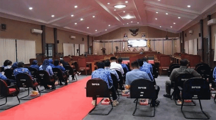 Suasana rapat paripurna DPRD dengan agenda pidato pengantar Bupati Kotim Halikinnor terkait RAPBD 2023. HO Diskominfo Kotim