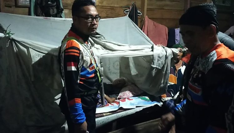Sudah 4 Hari Sakit, Keluarga Nenek Korban Banjir di Desa Simpur Menolak Dibawa Ke Rumah Sakit 
