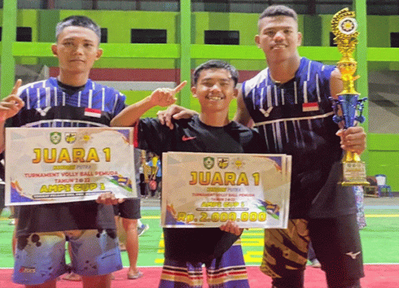 Tim Voli SMKN 2 Sampit menjadi juara 1 Lomba Voli AMPI Cup Minggu 23 Oktober 2022.