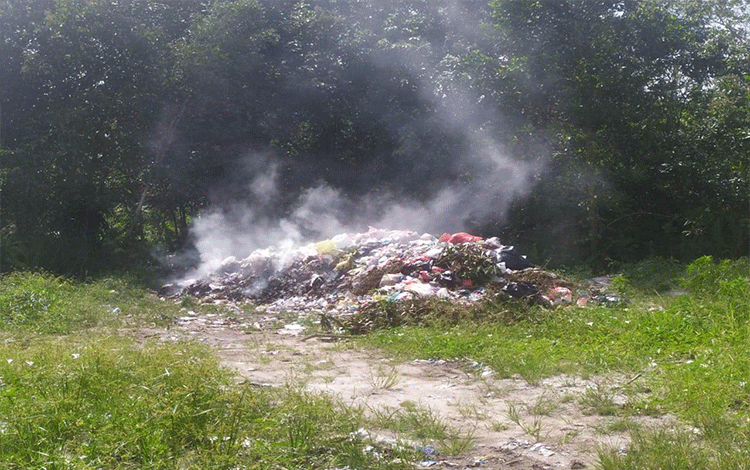 Perhatikan Pegiat UMKM Daur Ulang Sampah