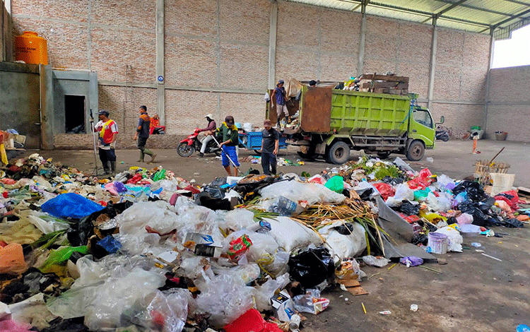 DLH Kotim Kewalahan Angkut Sampah, Ini Rencana Solusi ke Depan