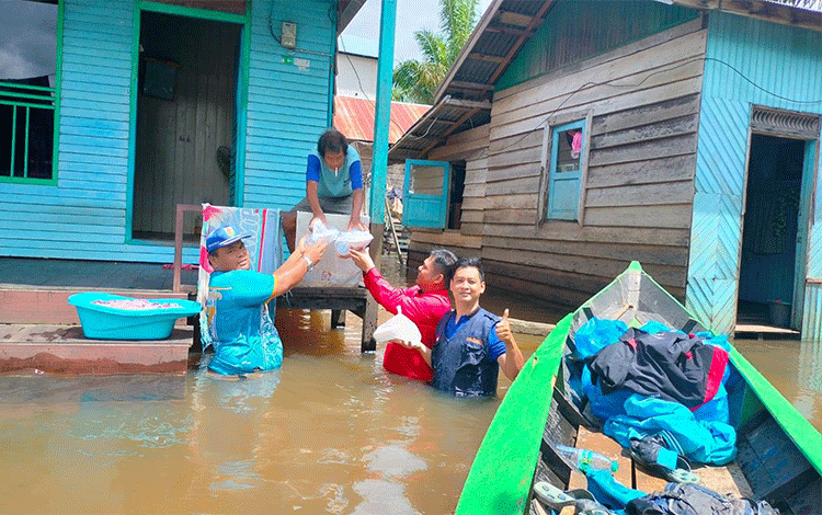 Agustiar Sabran Dirikan Dapur Umum Bantu Korban Banjir di Kotim