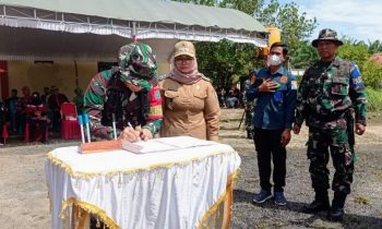 Wakil Bupati Kotawaringin Timur Irawati dan Komandan Kodim 1015 Sampit Letkol Inf Abdul Hamid Saat membuka TMMD ke 115 di Kelurahan Tanah Mas