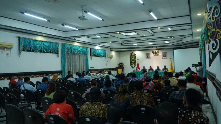 Warga Desa Tumbang Tilap Ancam Portal Jalur PT BAT