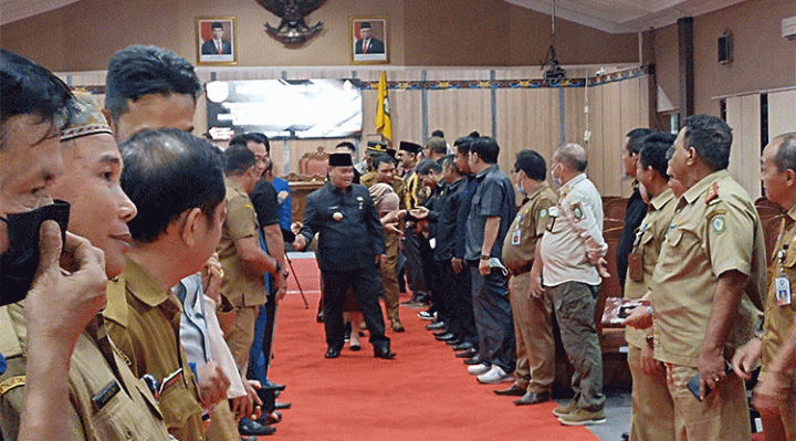Akhir sesi Rapat Paripurna DPRD Kotim Masa Sidang III dengan Pemkab Kotim Selasa 22 November 2022.