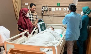 Bupati Kotim Halikinnor didampingi istrinya Khairiah dan Sekda Kotim Fajrurrahman usai menjalani operasi Jumat 25 November 2022