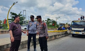 Bupati Kotim Halikinnor saat berbincang dengan Kapolsek Baamang dan Kepala Dishub Johny Tangkere