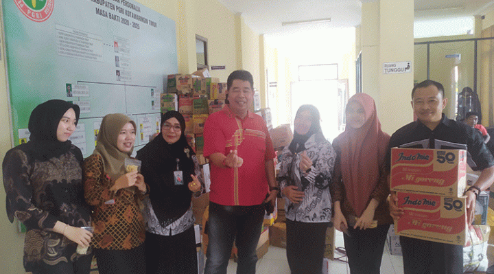 Foto bersama Ketua PGRI Kotim Suparmadi bersama pengurus lainnya Sabtu 5 November 2022.