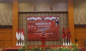 Halikinnor Ketua DPC PDIP Kotim menyampaikan sambutannya pada Rakercab III PDIP Senin 7 November 2022