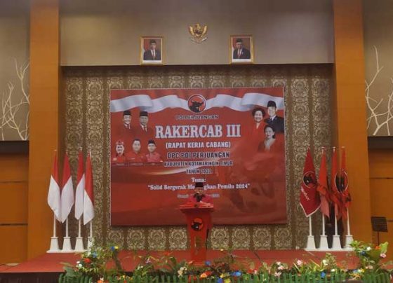 Halikinnor Ketua DPC PDIP Kotim menyampaikan sambutannya pada Rakercab III PDIP Senin 7 November 2022