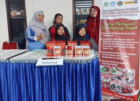 KOSEPAT Koperasi SDN 4 Ketapang dengan produk unggulannya mengikuti bazar UMKM di Kantor Pelayanan Pajak Pratama Sampit Jumat 11 November 2022.