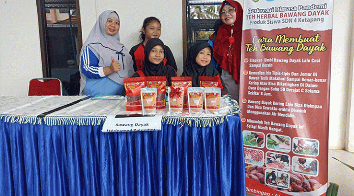 KOSEPAT Koperasi SDN 4 Ketapang dengan produk unggulannya mengikuti bazar UMKM di Kantor Pelayanan Pajak Pratama Sampit Jumat 11 November 2022.