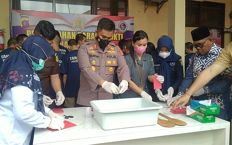 Sabu Senilai Rp177 Juta Dibuang ke Selokan