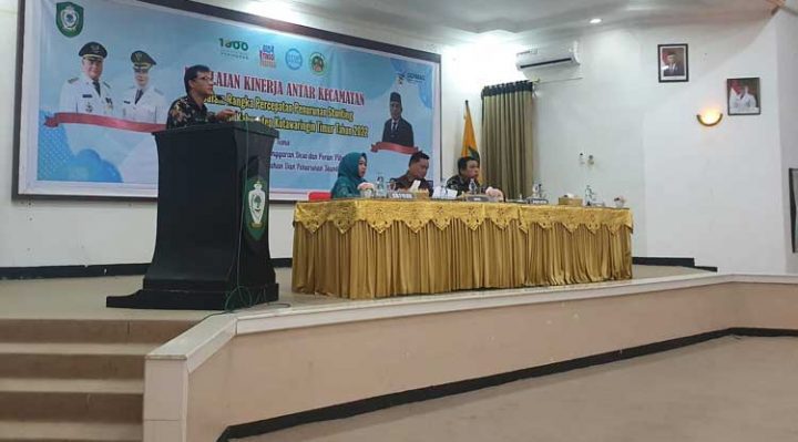 Kepala Bappelitbangda Rafiq Riswandi saat menyampaikan laporan terkait stunting di Kotim