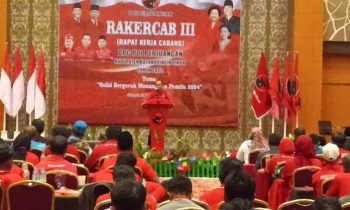 Ketua DPD PDI Perjuangan Kalteng Arton S Dohong saat sambutan dalam Rakercab III PDI Perjuangan Kabupaten Kotim.