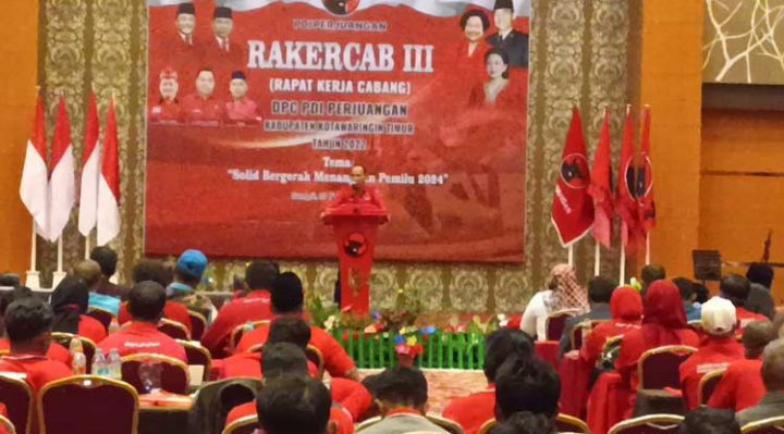 Ketua DPD PDI Perjuangan Kalteng Arton S Dohong saat sambutan dalam Rakercab III PDI Perjuangan Kabupaten Kotim.