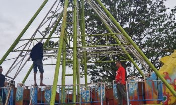 Ketua Panitia Sampit Trade Expo Rahmat Kotim saat mengecek para pelaku usah yang tengah melakukan persiapan