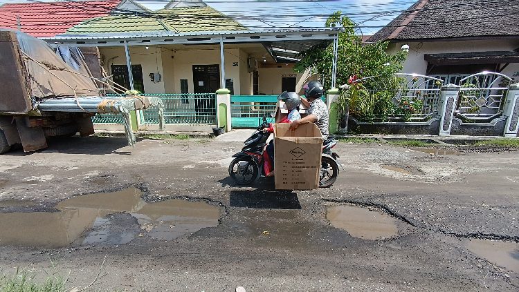Belasan Tahun Tak Tersentuh Perbaikan, Jalan Pembina Sampit akan Mulus