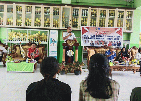 Mahbub menyampaikan sambutannya pada Pelepasan Siswa Perwakilan Kotim di FTBI se Kalteng Rabu 2 November 2022.