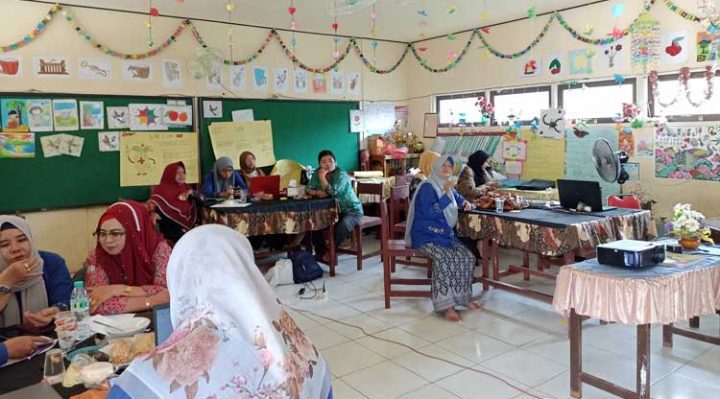 Para Guru SDN 4 Ketapang mengikuti Training CBL PT Trakindo Utama Sabtu 19 November 2022