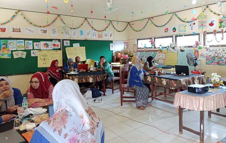 Pendidik SDN 4 Ketapang Dikenalkan Implementasi Sistem Pembelajaran CBL