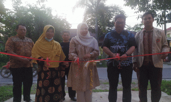 Pembukaan Surya Food Court secara resmi oleh Sekretaris Pimpinan Daerah Muhammadiyah Kotim Ramadhansyah Sabtu 5 November 2022.