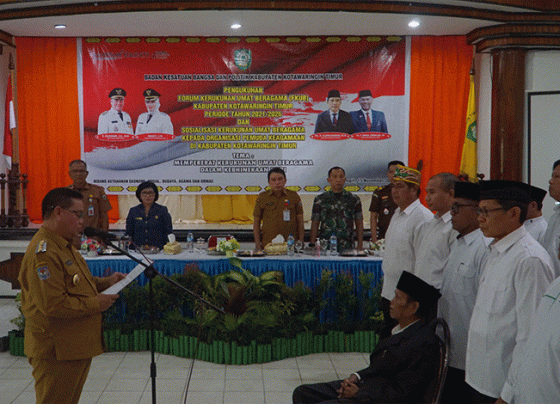 Pengukuhan pengurus FKUB Kotim oleh Bupati Halikinnor Selasa 15 November 2022.