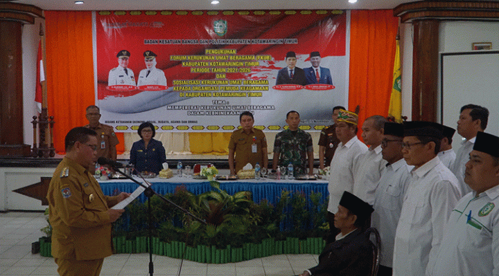 Pengukuhan pengurus FKUB Kotim oleh Bupati Halikinnor Selasa 15 November 2022.
